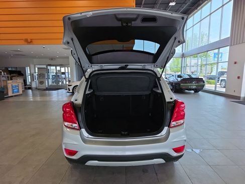 Used 2022 Chevrolet Trax LT w/ LT Convenience Package AWD/4WD image 10