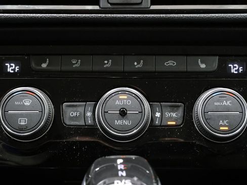 Used 2024 Volkswagen Taos SE image 17