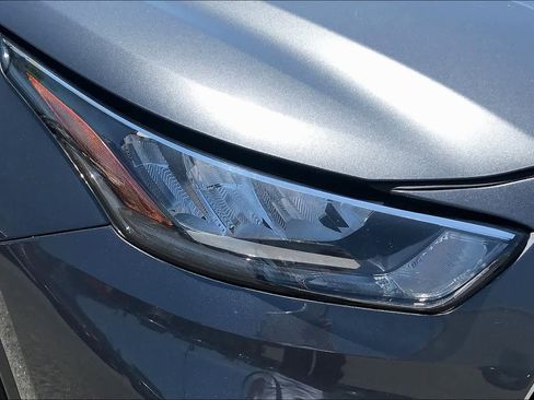 Used 2020 Toyota Highlander LE FWD image 27