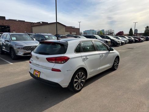 Used 2018 Hyundai Elantra GT w/ Tech Package 03 FWD image 2