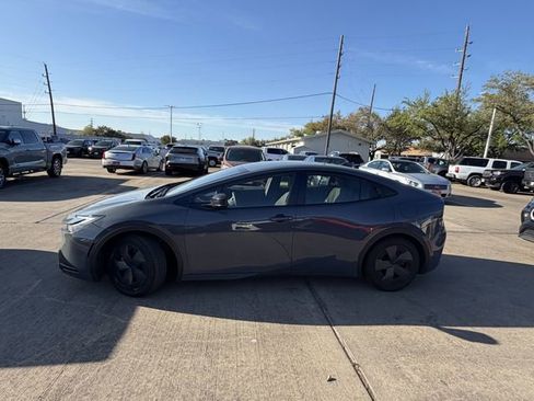 Used 2025 Toyota Prius LE image 8