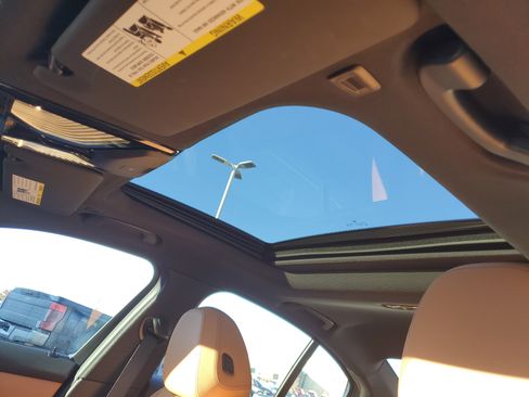 Certified 2023 BMW 330i xDrive Sedan w/ Convenience Package image 8