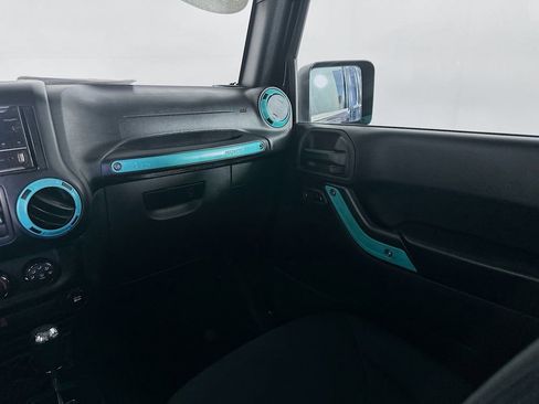 Certified 2018 Jeep Wrangler Unlimited Sport S AWD/4WD image 28