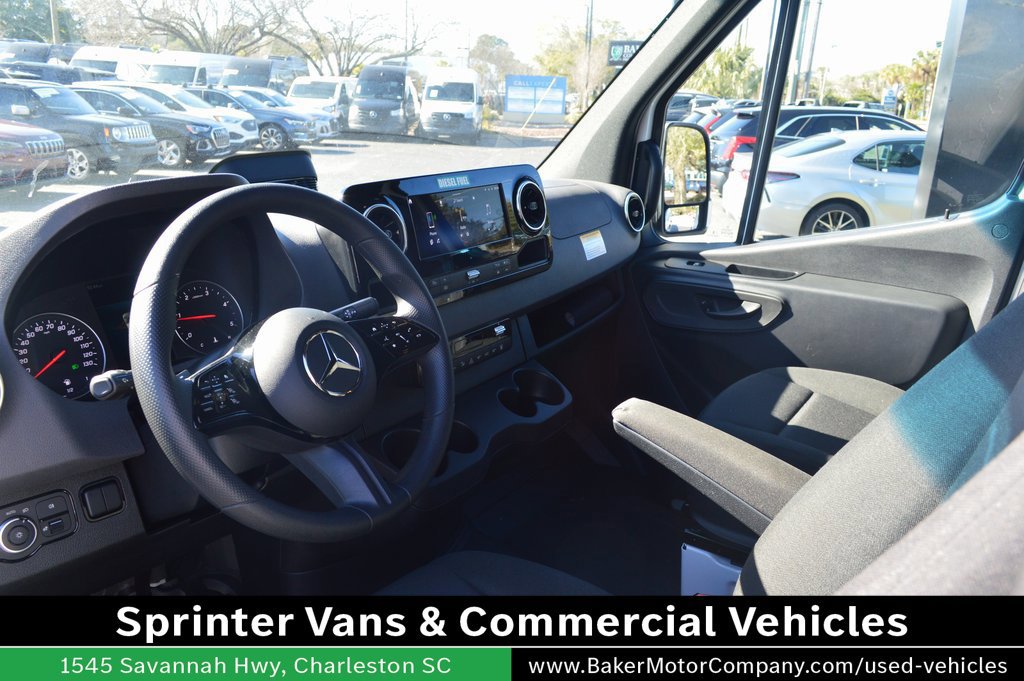 Used 2025 Mercedes-Benz Sprinter 2500 image 3