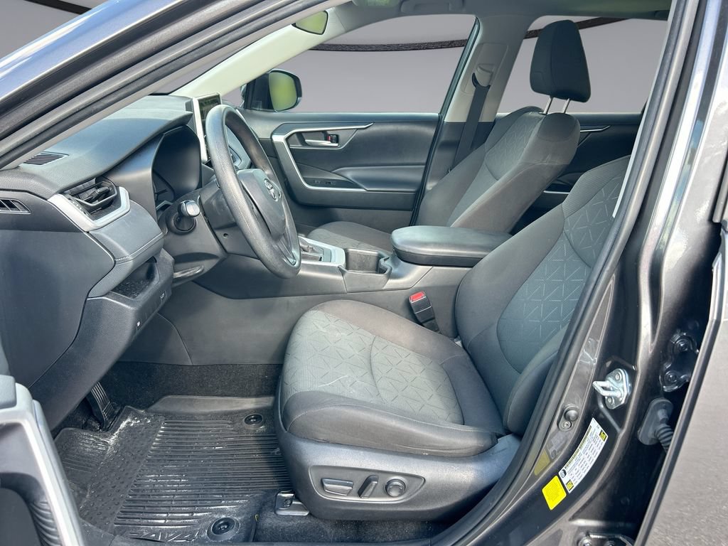 Used 2024 Toyota RAV4 XLE w/ Convenience Package FWD image 11