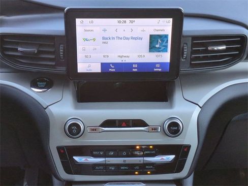 Certified 2022 Ford Explorer XLT image 18