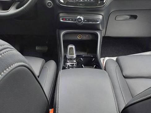 Used 2026 Volvo XC40 B5 Plus AWD/4WD image 24