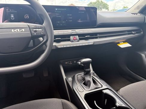 New 2026 Kia K4 FWD image 14