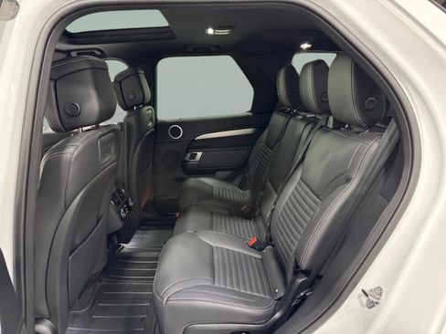 New 2026 Land Rover Discovery Dynamic SE image 8