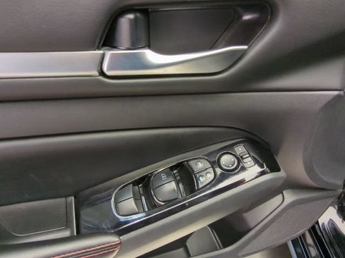 Used 2024 Nissan Altima 2.5 SR FWD image 15