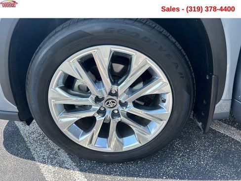 Used 2021 Toyota Highlander Limited AWD/4WD image 25