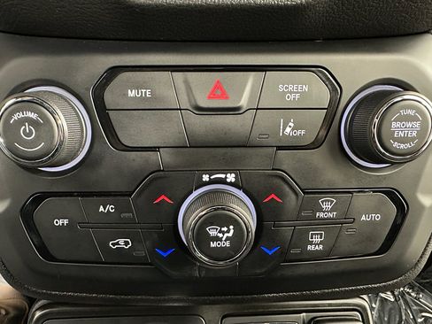 Used 2023 Jeep Renegade Trailhawk image 7