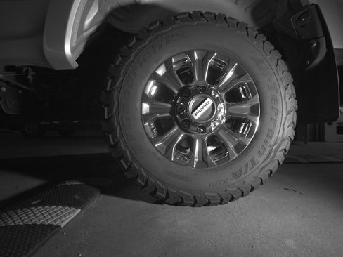 Used 2017 Ford F250 XLT w/ XLT Premium Package AWD/4WD image 9