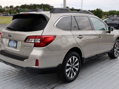 Used 2017 Subaru Outback 2.5i Limited AWD/4WD image 5