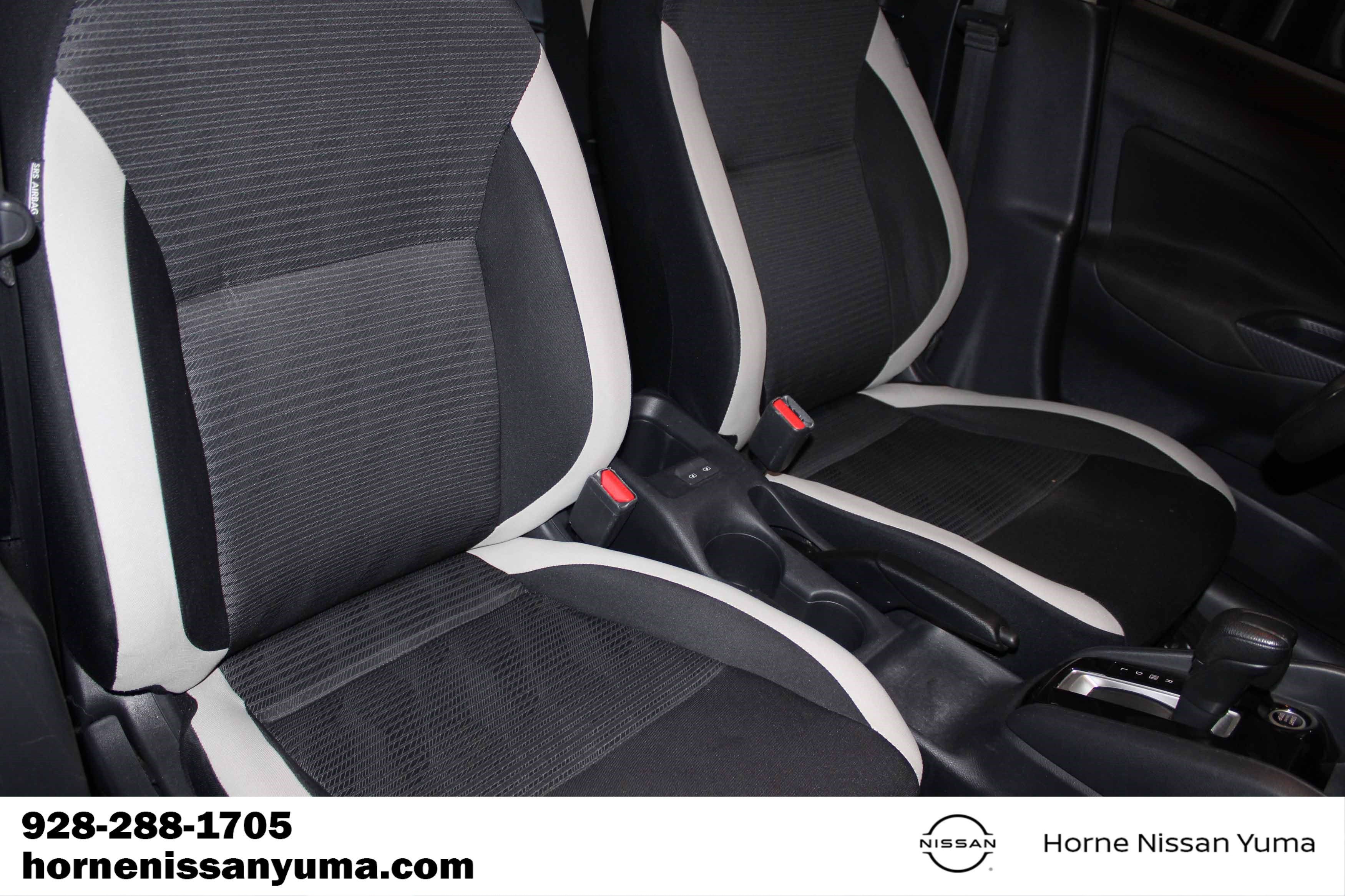 Used 2022 Nissan Versa SV FWD image 11