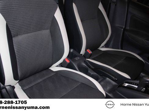 Used 2022 Nissan Versa SV FWD image 11