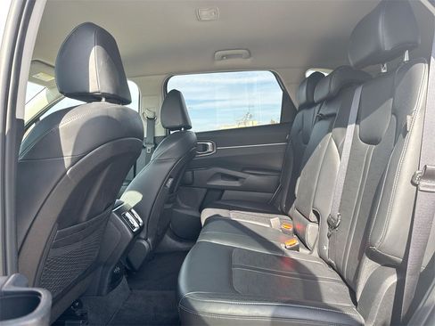 Used 2024 Kia Sorento S image 29