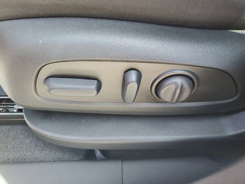 Used 2024 Chevrolet Equinox LT FWD image 15