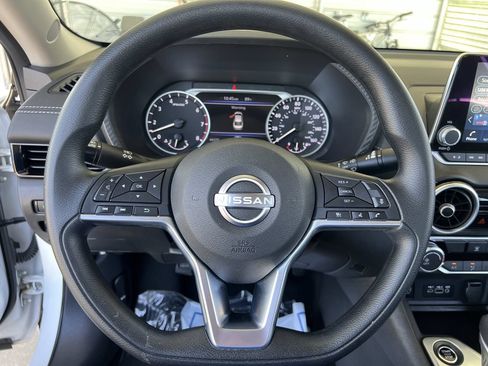Used 2025 Nissan Sentra SV FWD image 9