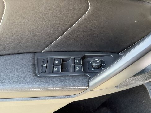 Used 2022 Volkswagen Tiguan SEL R-Line AWD/4WD image 17