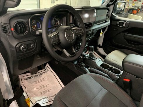 New 2025 Jeep Gladiator Rubicon w/ Convenience Group AWD/4WD image 5