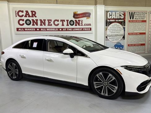 Used 2022 Mercedes-Benz EQS 450+ Sedan image 3