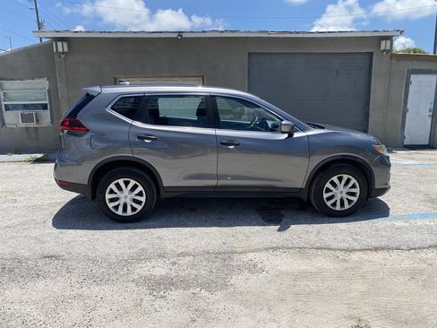 Used 2018 Nissan Rogue S AWD/4WD image 8