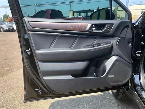 Used 2018 Subaru Outback 2.5i Limited AWD/4WD image 22