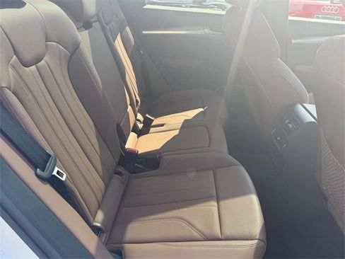 Certified 2025 Audi Q5 2.0T Premium w/ Convenience Plus Package image 32