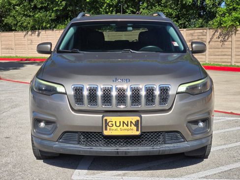 Used 2019 Jeep Cherokee Latitude Plus FWD image 8