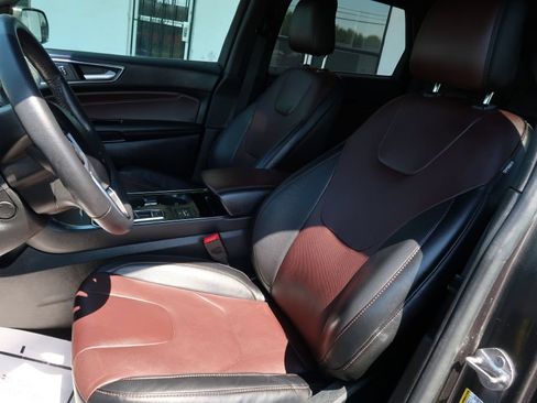 Used 2020 Ford Edge Titanium w/ Equipment Group 301A FWD image 7
