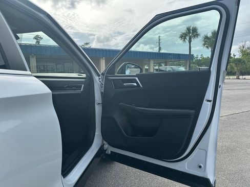 Used 2024 Mitsubishi Outlander ES FWD image 18