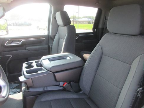 New 2026 GMC Sierra 2500 SLE w/ SLE Value Package; AWD/4WD image 13
