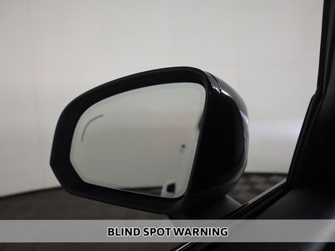 Used 2021 Volvo XC40 T5 R-Design image 5