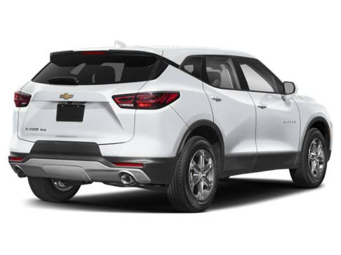 Used 2025 Chevrolet Blazer LT AWD/4WD image 2