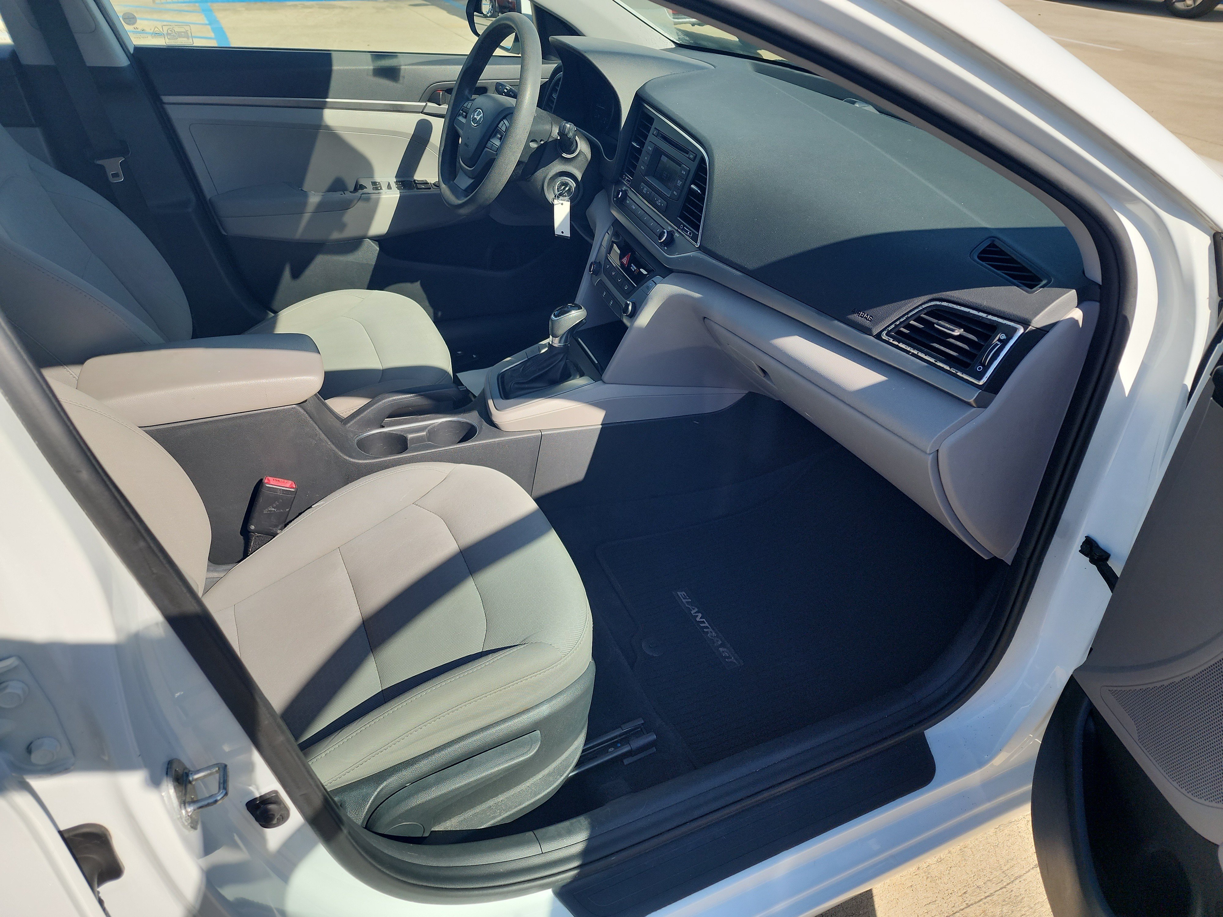 Used 2017 Hyundai Elantra SE FWD image 17