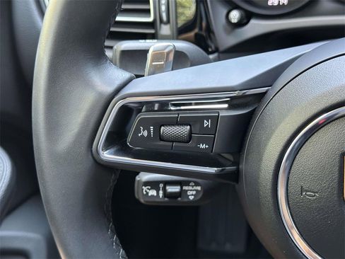 Used 2025 Porsche Macan image 22
