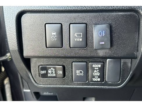 Used 2020 Toyota Tacoma TRD Off-Road w/ TRD Premium Off Road Package AWD/4WD image 31