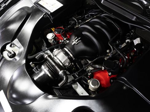 Used 2018 Maserati GranTurismo Sport RWD image 29