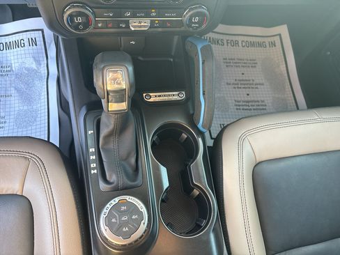 Used 2023 Ford Bronco Wildtrak AWD/4WD image 15