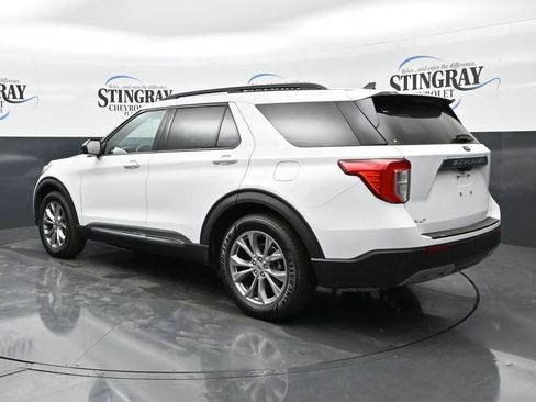 Used 2021 Ford Explorer XLT w/ Equipment Group 202A RWD image 5