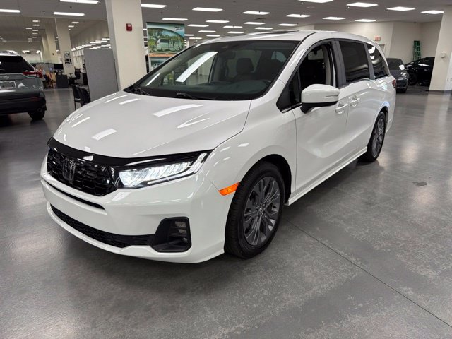 Used 2025 Honda Odyssey Touring image 3