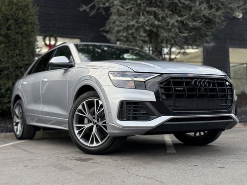 Used 2021 Audi Q8 Premium image 8