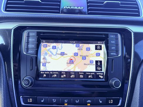 Used 2019 Volkswagen Passat 2.0T SE R-Line image 17