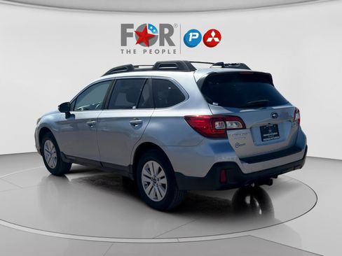 Used 2019 Subaru Outback 2.5i Premium image 6