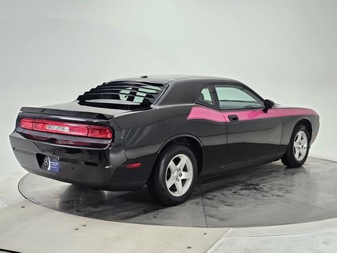 Used 2010 Dodge Challenger SE image 3