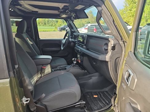 Used 2024 Jeep Wrangler Rubicon w/ Technology Group AWD/4WD image 4