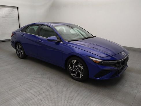 Used 2025 Hyundai Elantra SEL FWD image 11