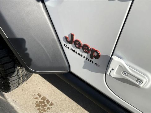 New 2026 Jeep Gladiator Mojave w/ Technology Group AWD/4WD image 15