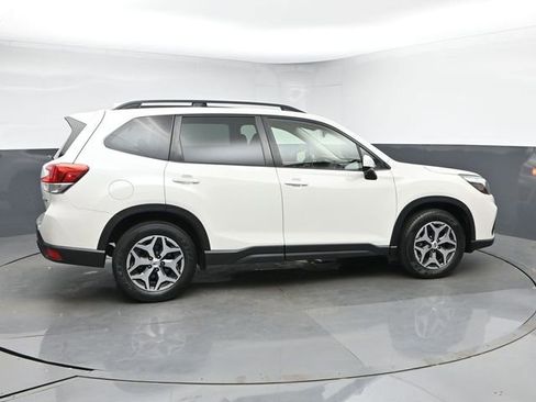Used 2020 Subaru Forester Premium AWD/4WD image 9